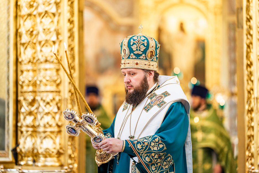 Божественная литургия и вечерня с чтением коленопреклонных молитв в Троицком кафедральном соборе Подольска
